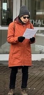 Viviane Fux hält ihre Ansprache (siehe Link im Text)