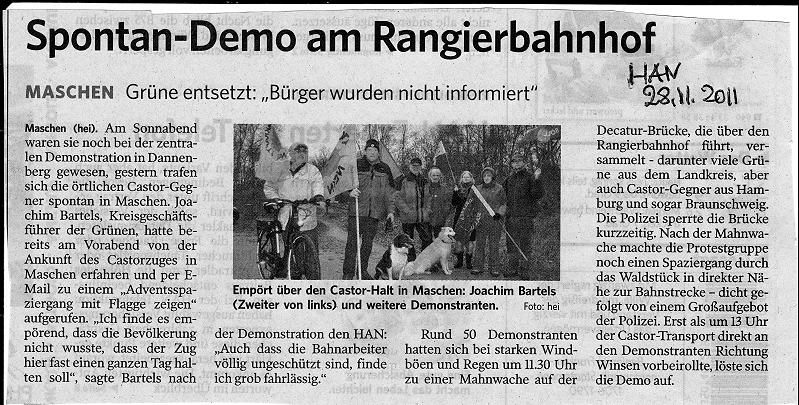 Adventsspaziergang der Grünen Landkreis und Seevetal auf der Decatur-Brücke in Seevetal-Maschen, die über den Rangierbahnhof führt.